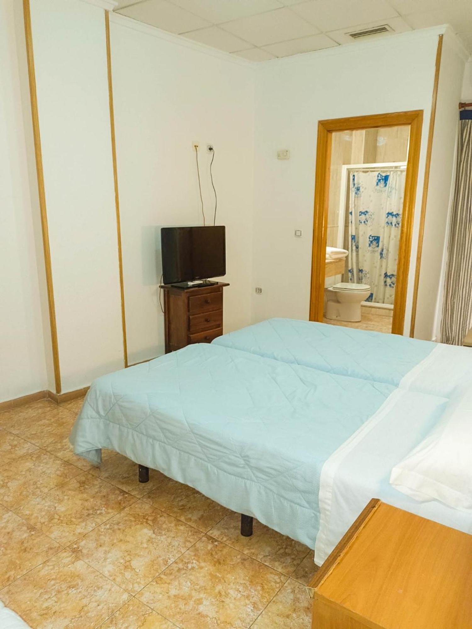 Hostal Gran Via Levante Torrevieja Eksteriør billede