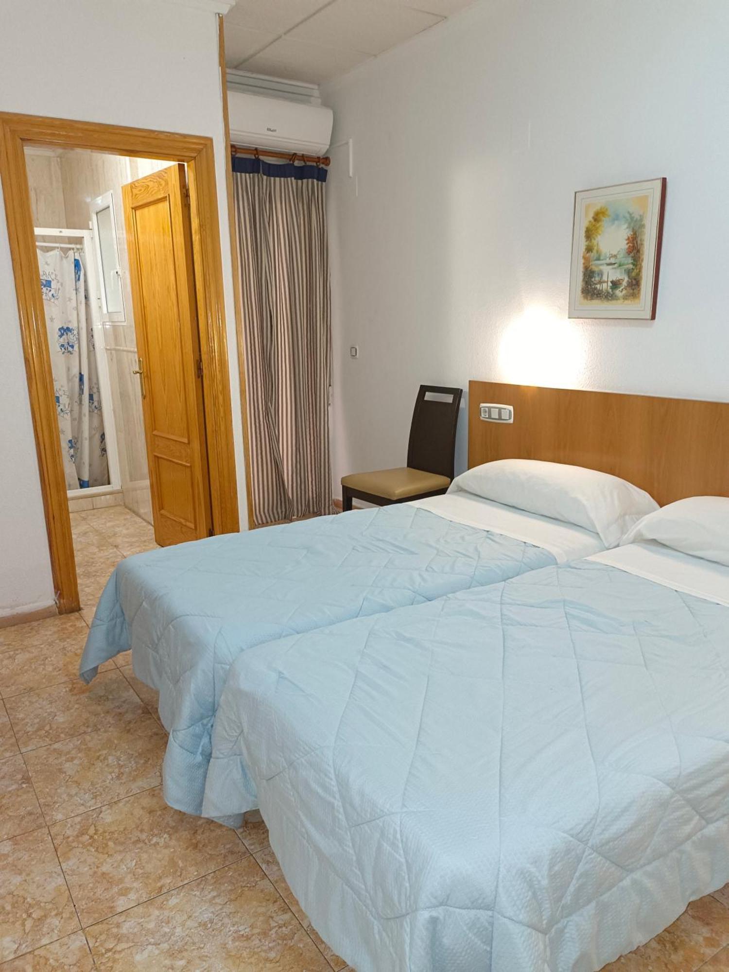 Hostal Gran Via Levante Torrevieja Eksteriør billede
