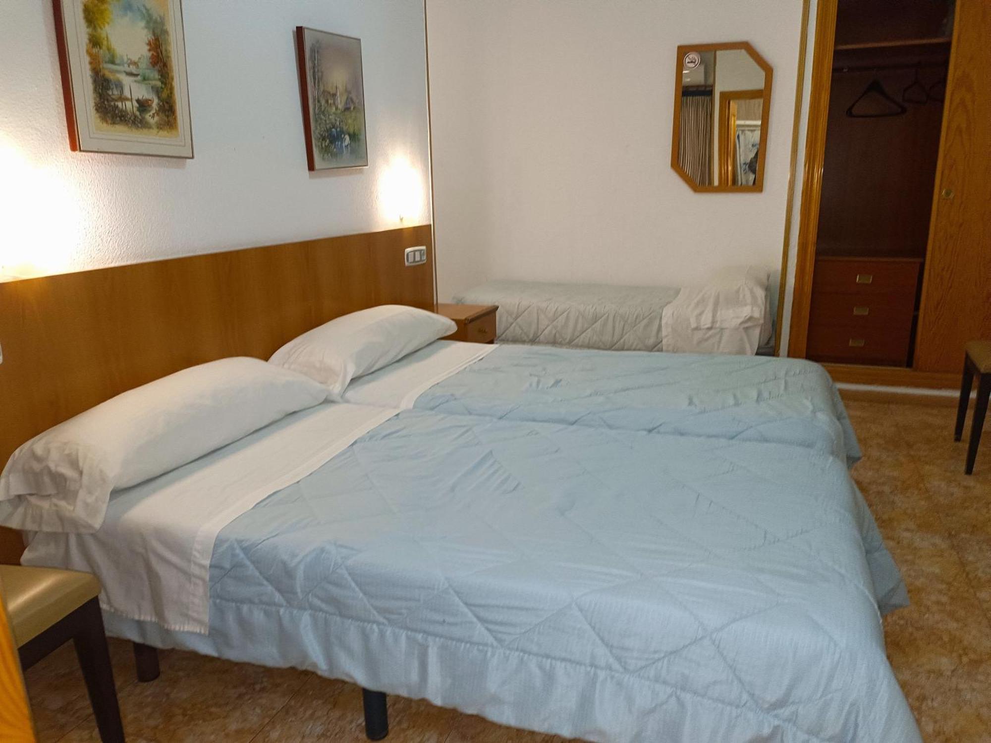 Hostal Gran Via Levante Torrevieja Eksteriør billede